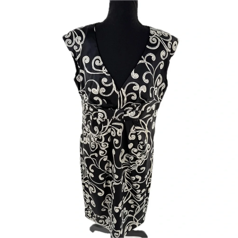 DONNA RICCO New York Black/White Scroll Design Bow Front Sheath Dress Size 12